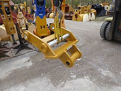 Liebherr - SW-Adapter SW 66 - für Pendelgreifer - SW-Identmaße oben: 80-660-420-660-80 - für Greiferaufnahme unten Ident-Maße: 70-380 - Bagger: 26t-48t