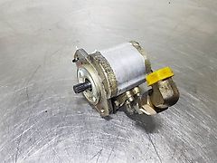 O & K L20I-Haldex W15A1-33-R-5-K-06-N-N-Gearpump