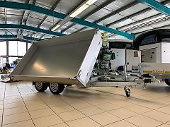 Eduard Dreiseitenkipper 2700kg Elektrop. Auffahrschienen